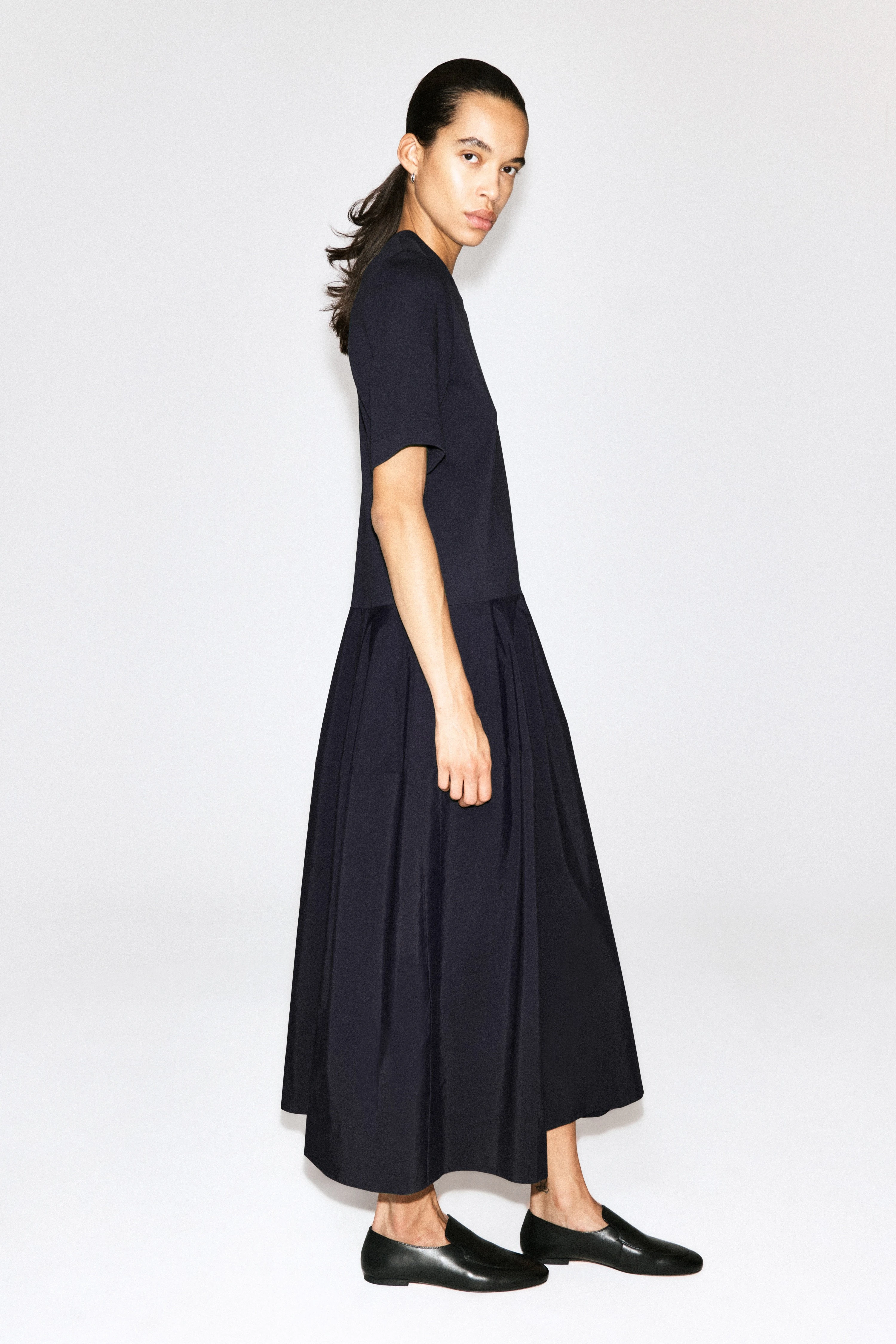 DROPPED-WAIST CONTRAST-PANEL MIDI DRESS - 5
