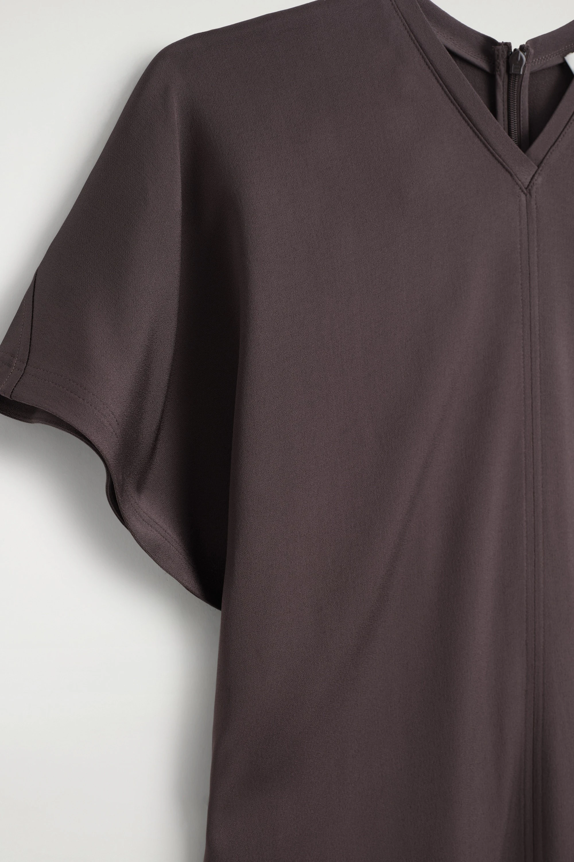DRAPED V-NECK CREPE MIDI DRESS - 7