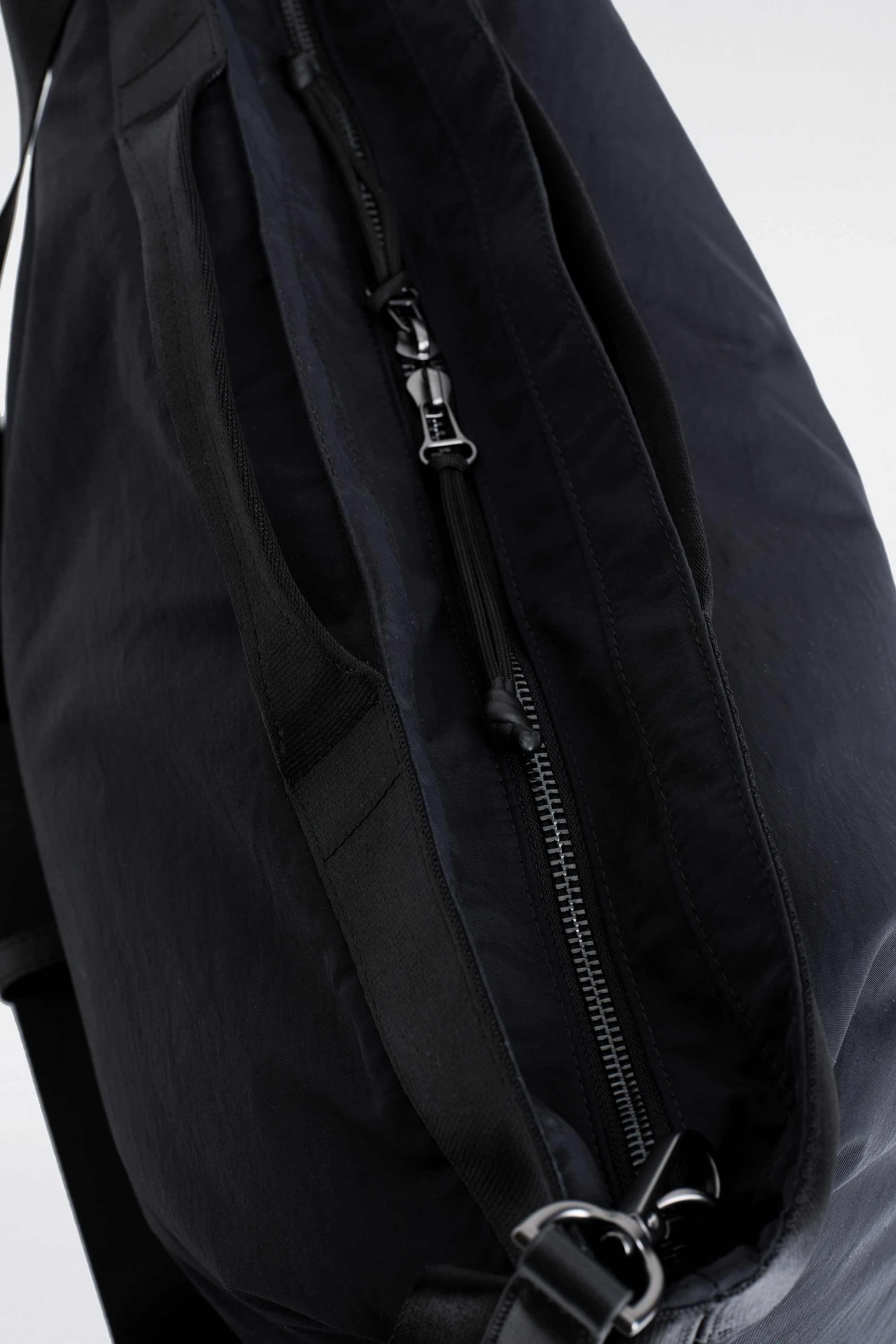 WEBBING-DETAIL TOTE BAG - NYLON
