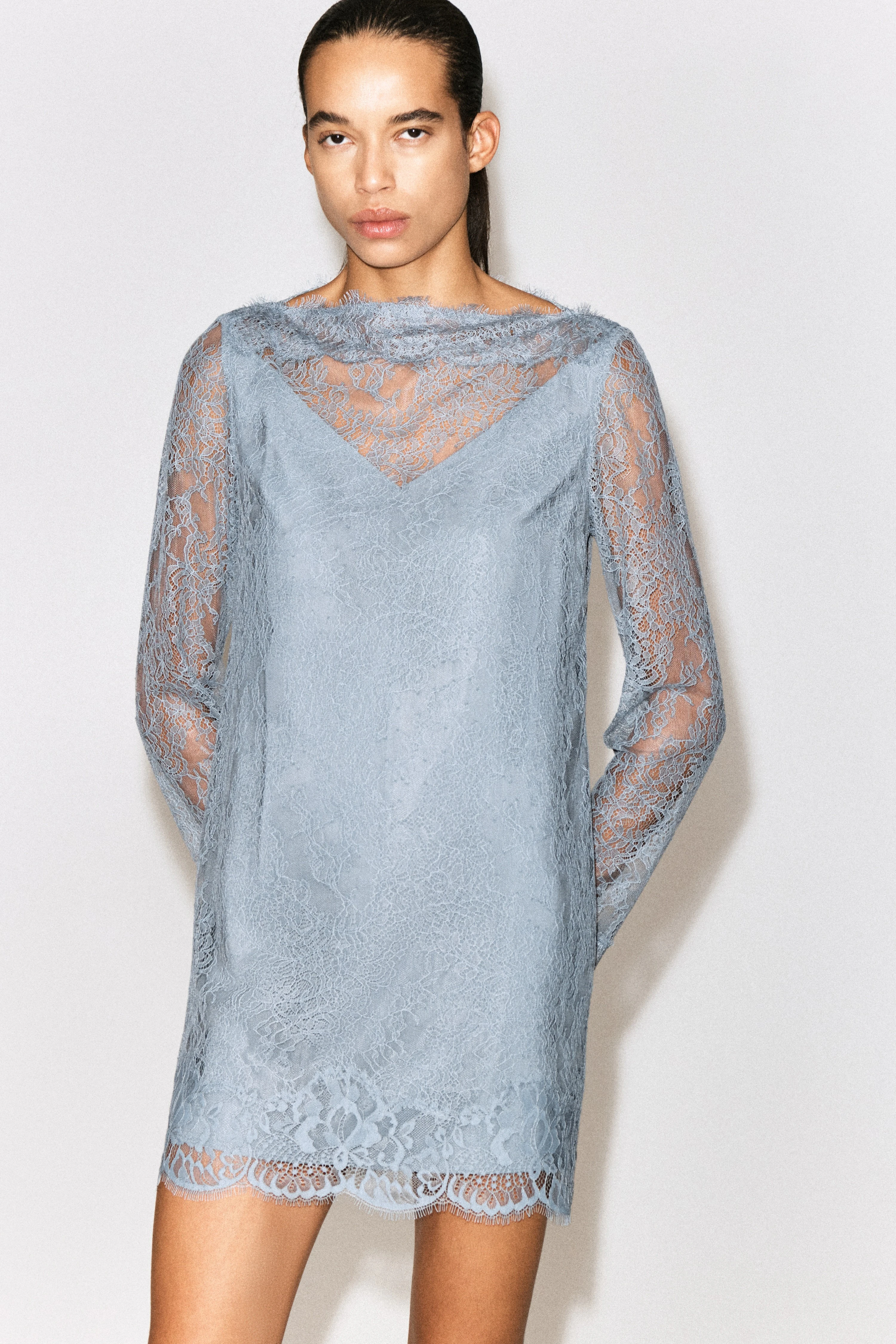 BOAT-NECK LACE MINI DRESS - 5
