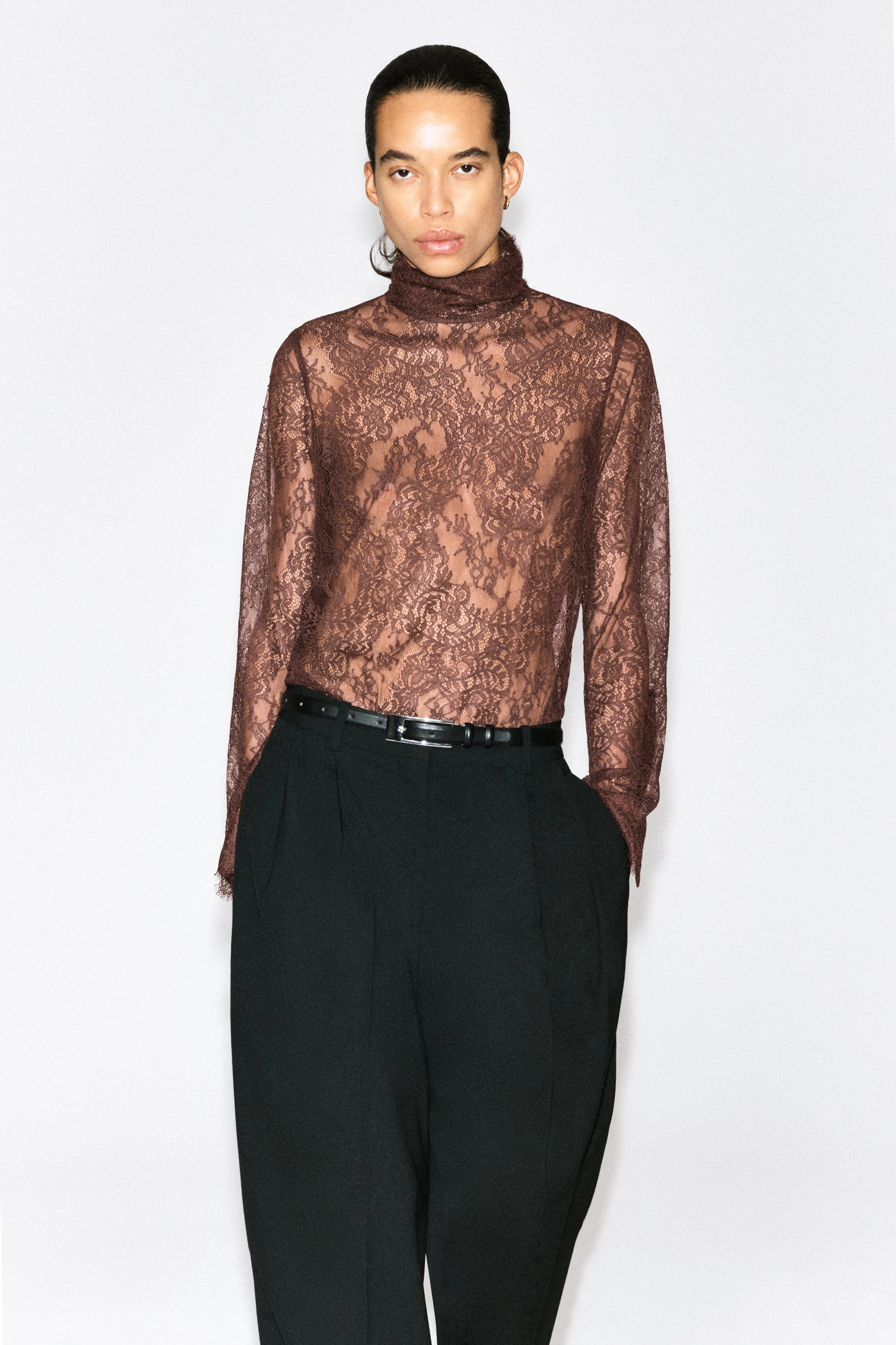 HIGH-NECK LACE TOP