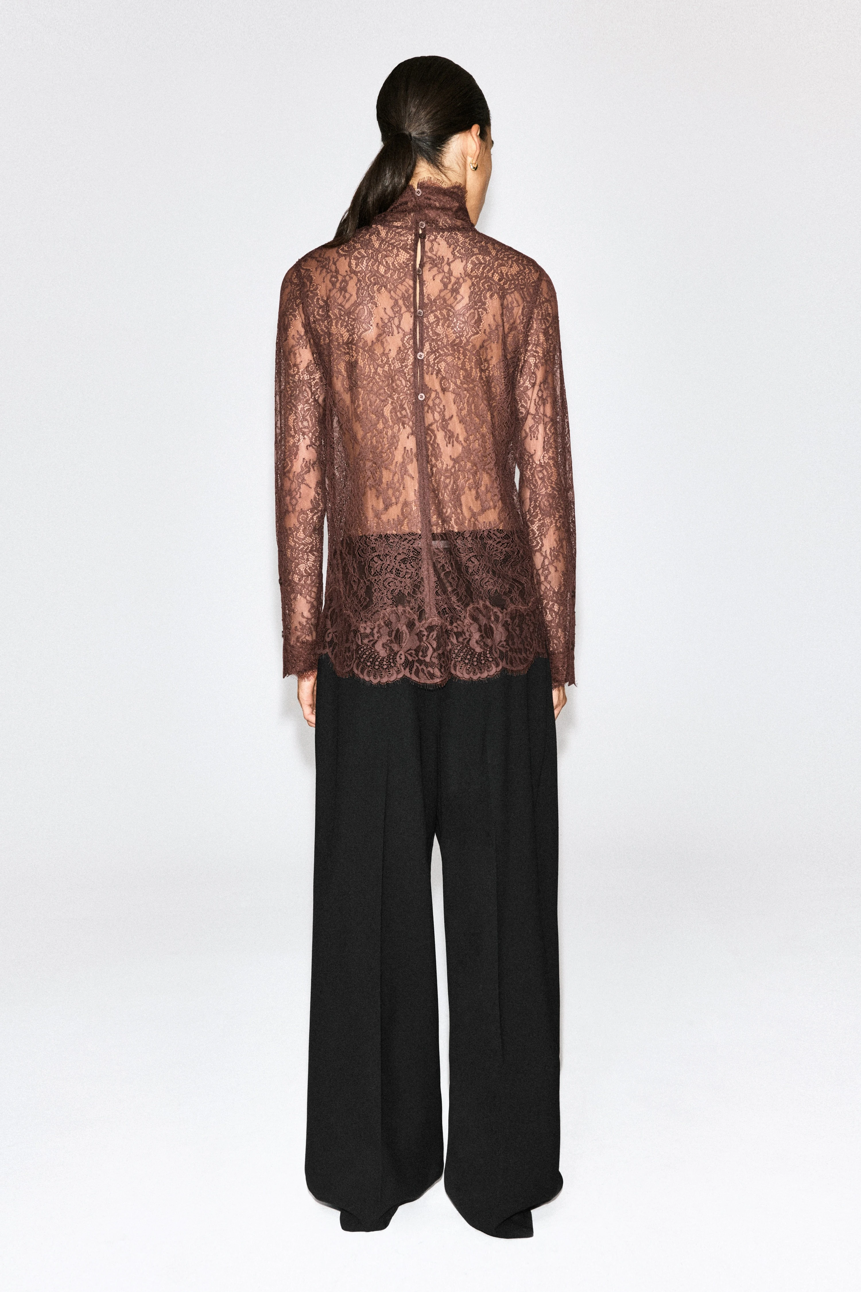 HIGH-NECK LACE TOP