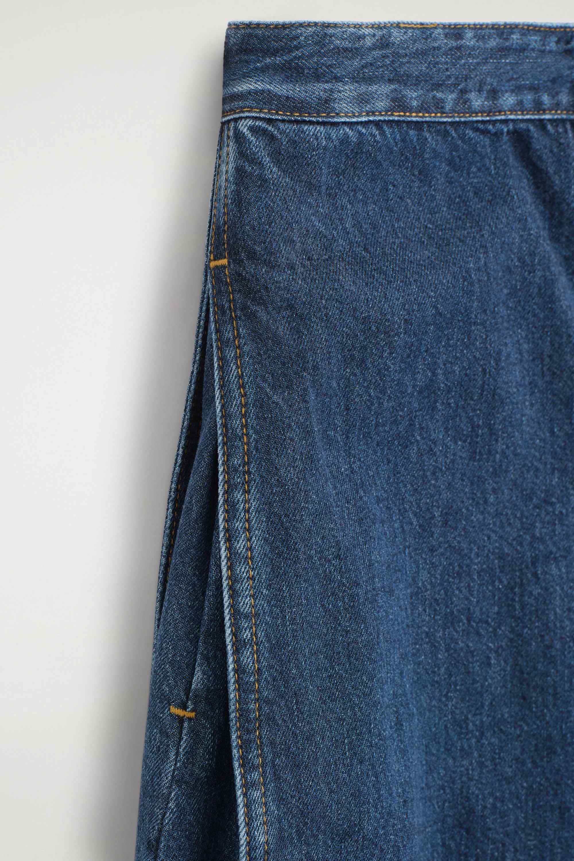 PLEATED-PANEL DENIM BARREL-LEG TROUSERS - 7