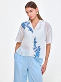 White rose print crop shirt