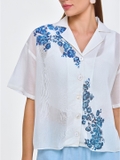 White rose print crop shirt