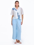 White rose print crop shirt