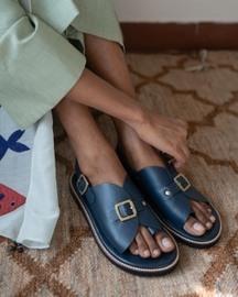 Envelope Welt Sandals Single Buckle