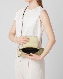 Winnie Mini Crossbody Pebble Mojave