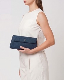 Meera Clutch Pebble Navy