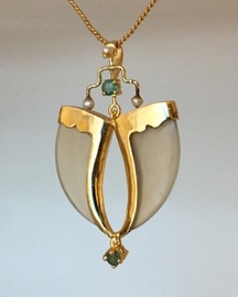 Avanigold Faux Tiger Claw Green Royal Pendant