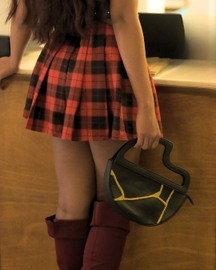 Maeve Crescent Clutch In Black