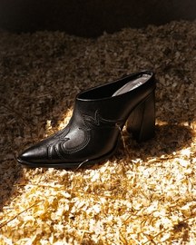 Domino Boots