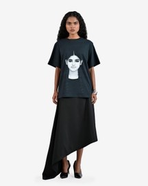 The Girl With The Braids Portrait T-Shirt - Black