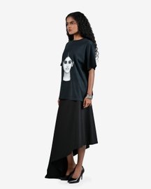 The Girl With The Braids Portrait T-Shirt - Black