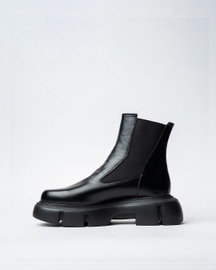 Black Bootswith A Rounded Toe And Chunky Sole