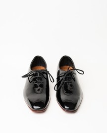 Laced Wholecut Shoes With a Square Pointed Toe and Stacked Heel