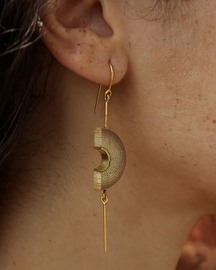 Muskaan Gold Dangle Arc