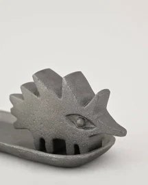 Porcupine Icense Stand