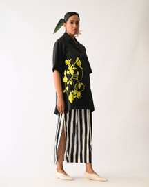 Mono Black Cuban Collar Appliqué Top