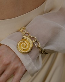 Coral Shell Link Bracelet
