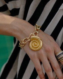 Coral Shell Link Bracelet