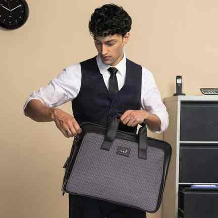 ZOUK | Zanskar Zenith Executive Laptop Bag (Black)