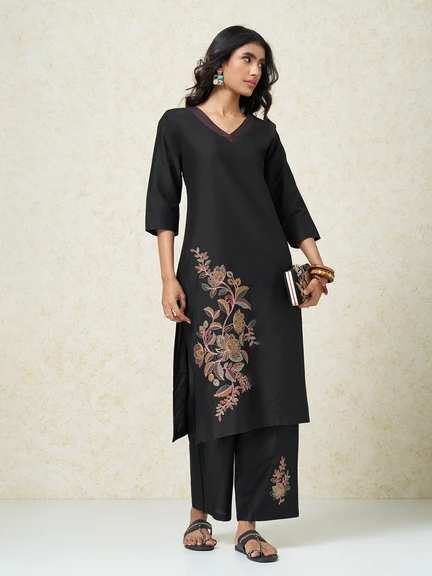 RANGMANCH | Black Botanical Embroidered Kurta & Pants Set