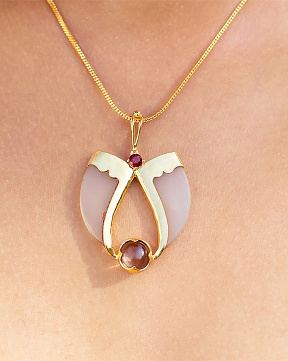 Avani Gold Faux Tiger Claw Red Lens Pendant