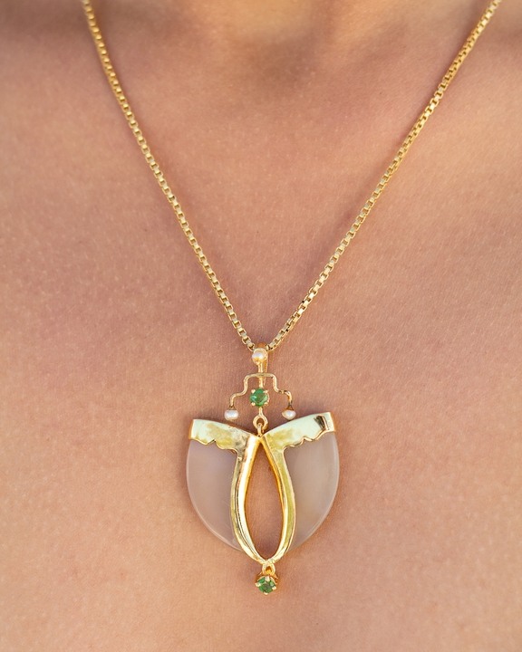 Avanigold Faux Tiger Claw Green Royal Pendant
