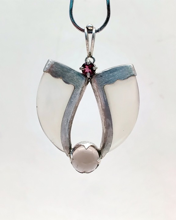 Avani Silver Faux Tiger Claw Red Lens Pendant
