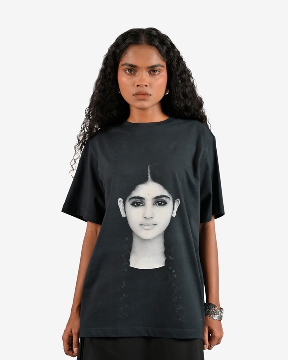 The Girl With The Braids Portrait T-Shirt - Black