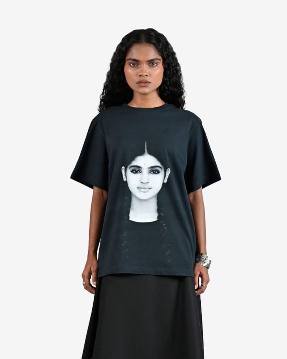 The Girl With The Braids Portrait T-Shirt - Black
