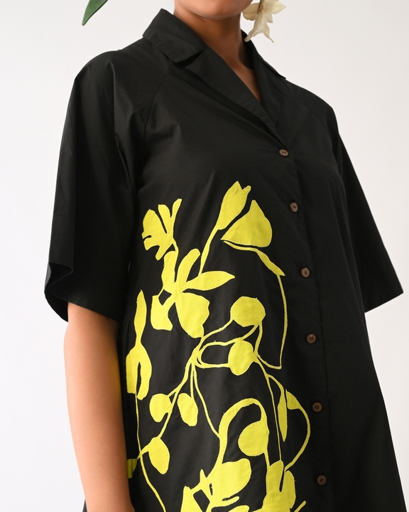 Mono Black Cuban Collar Appliqué Top