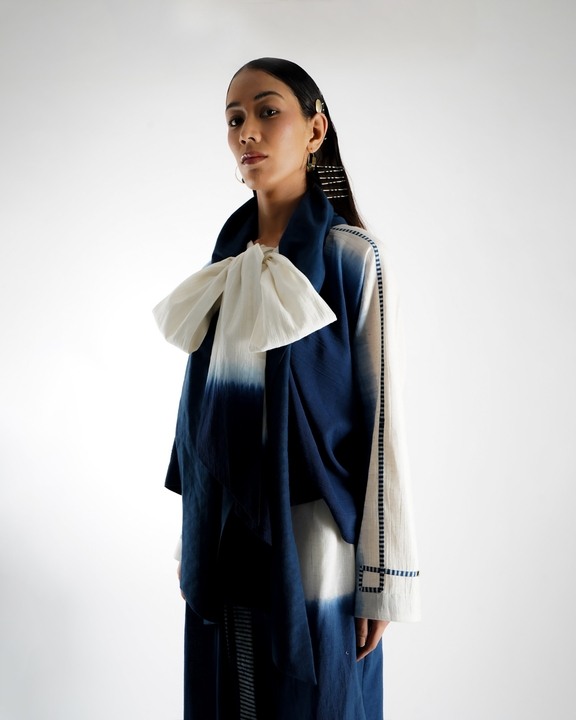 Slit T Len Top With Tie