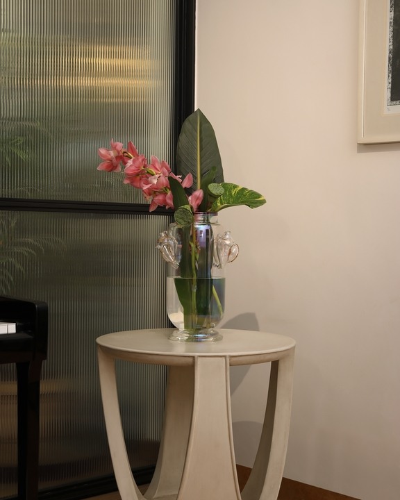 Shankh Vase - Multiple Sculpture