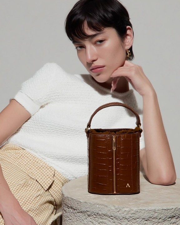 Giorgia Bucket Bag – Top Handle with Crossbody Gold Snake Chain