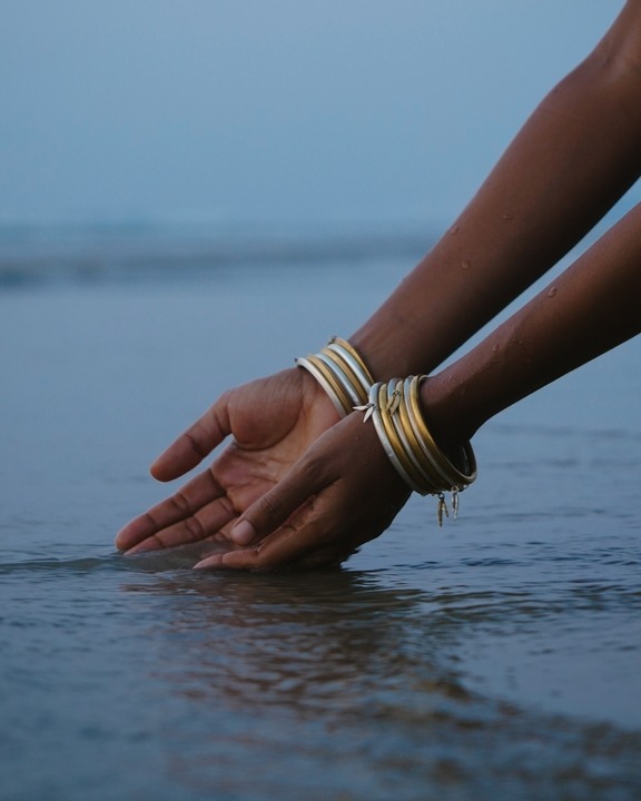 Mango Bangle - Angled