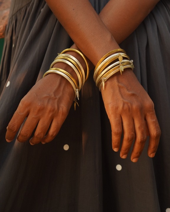 Mango Bangle - Angled