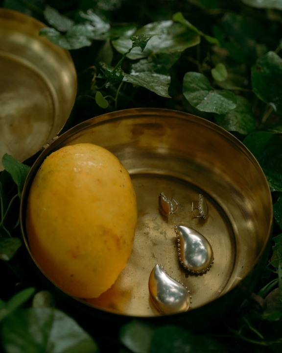 Silver Mango Slices