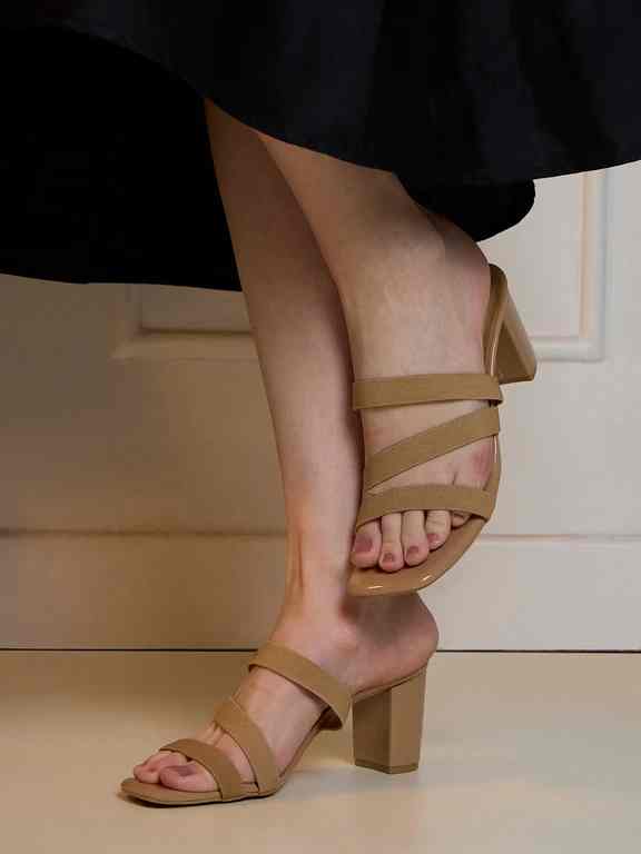 Womens Beige Party Wear Solid Square Toe Block Heel Sandals