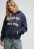 ATHLETIC ESSENTIAL APPLIQUE CROP HOOD