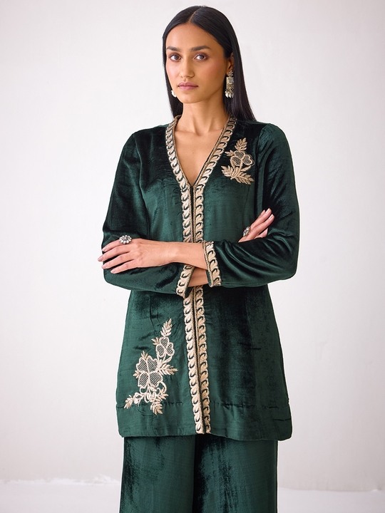 Masakkali Green Velvet Kurti