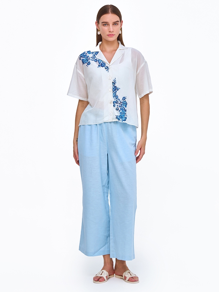White rose print crop shirt