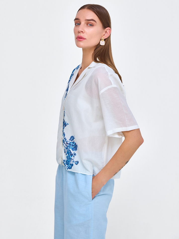 White rose print crop shirt