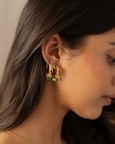 Vivi Navrattan Hoops