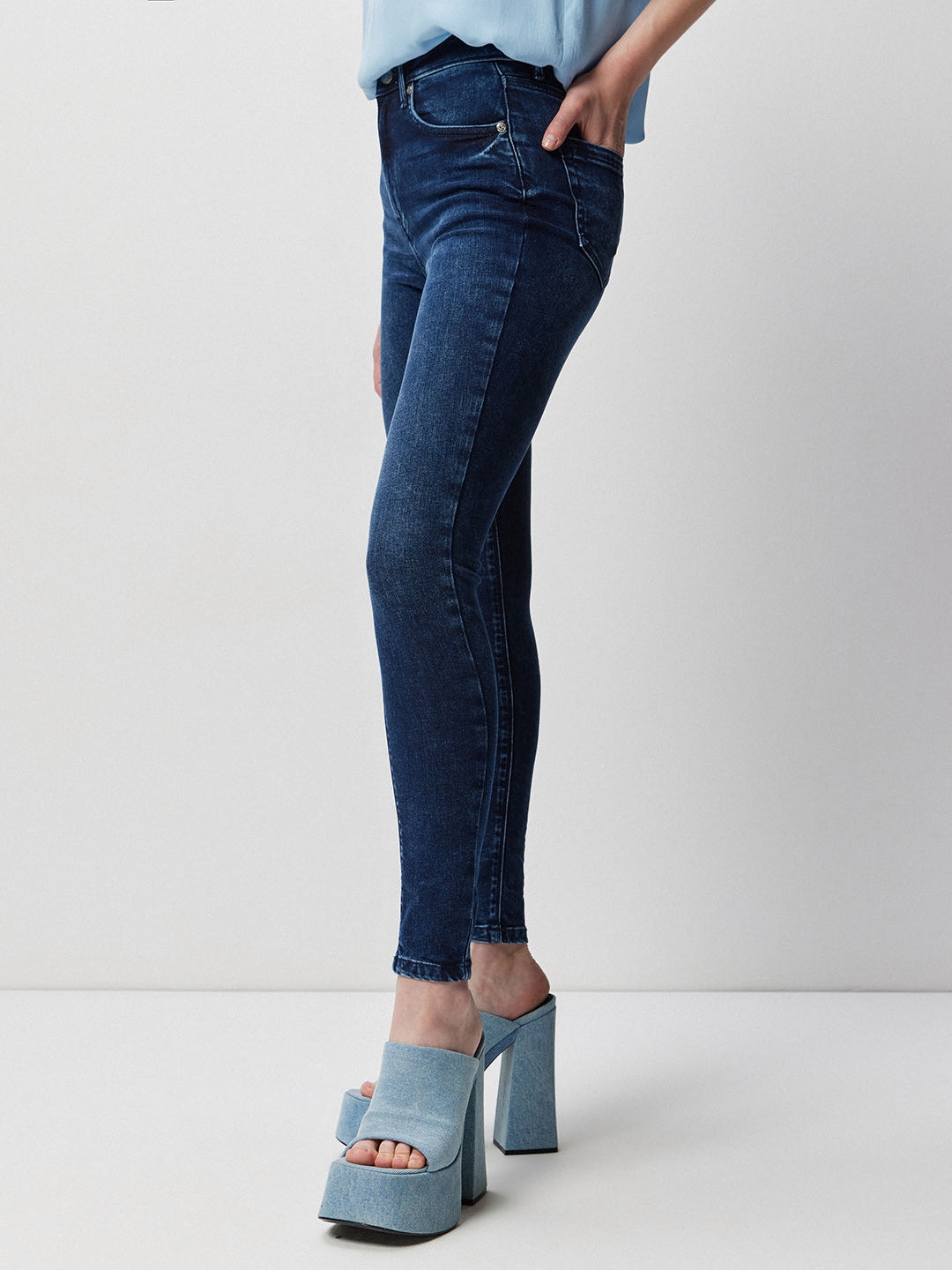 Cover Story | Blue Skinny Fit Mid-Rise Jeans