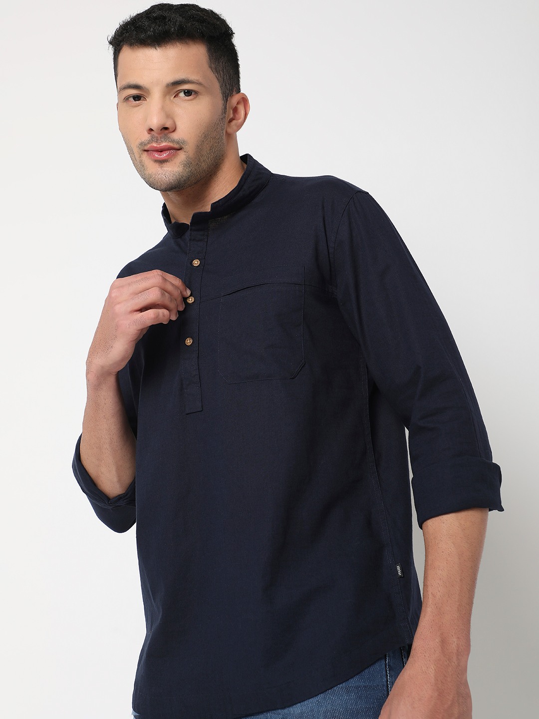 Spykar Men Navy Blue Cotton Linen Slim Fit Mandarin Collar Plain Kurta