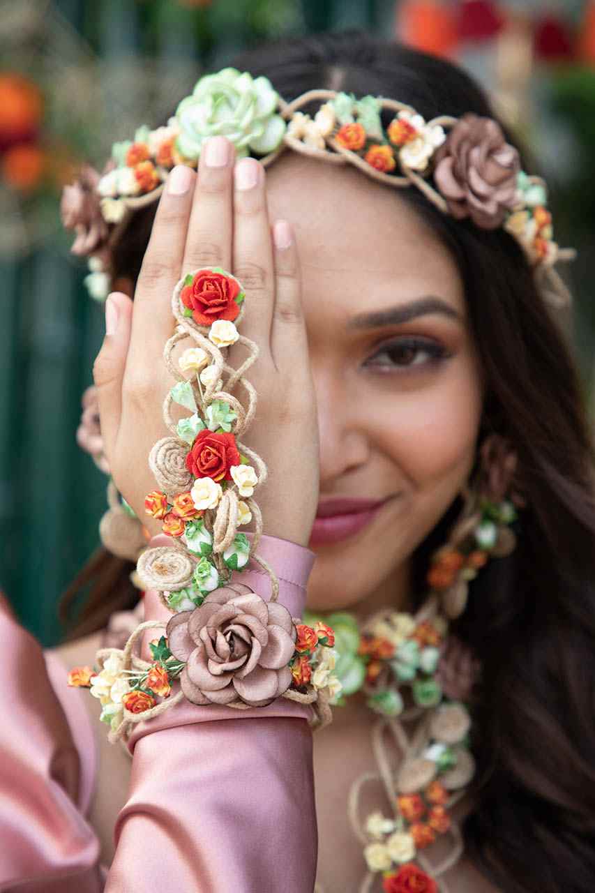 A pair of Floral hathphool with Jute flowers