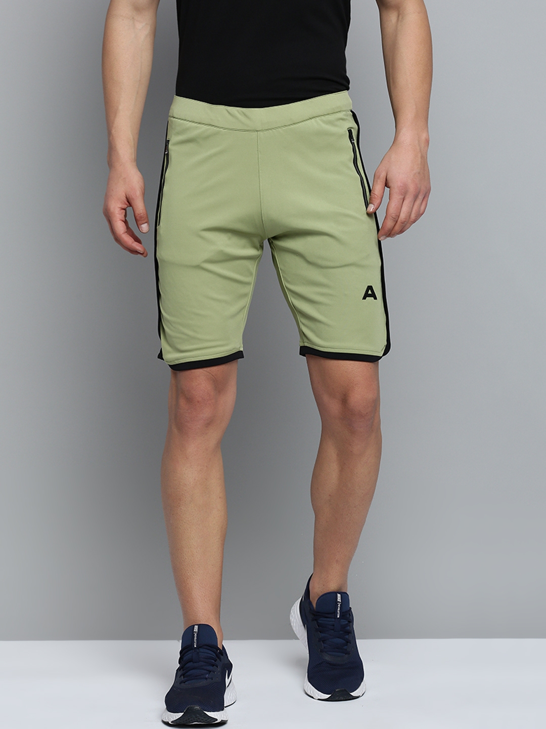 SHOWOFF Men's Knee Length Solid Green Mid-Rise Sports Shorts