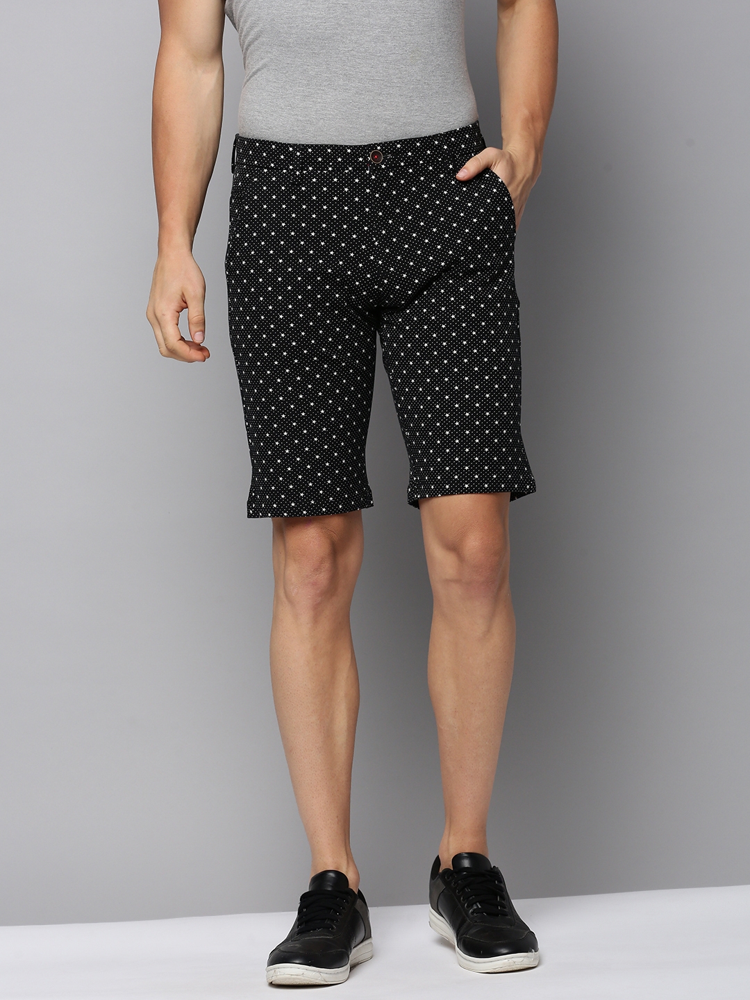 SHOWOFF Men's Knee Length Printed Black Mid-Rise Regular Shorts